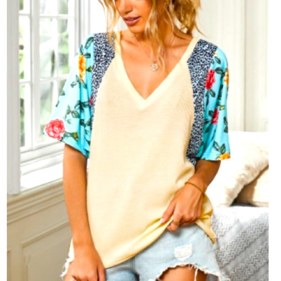 Tops - Blue Floral 1/2 Sleeved Top